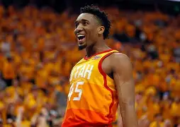 米切尔22分全队半场18记三分 爵士灭魔