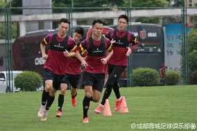 多特蒙德遭遇失利，球队全队齐心备战下一场比赛的简单介绍